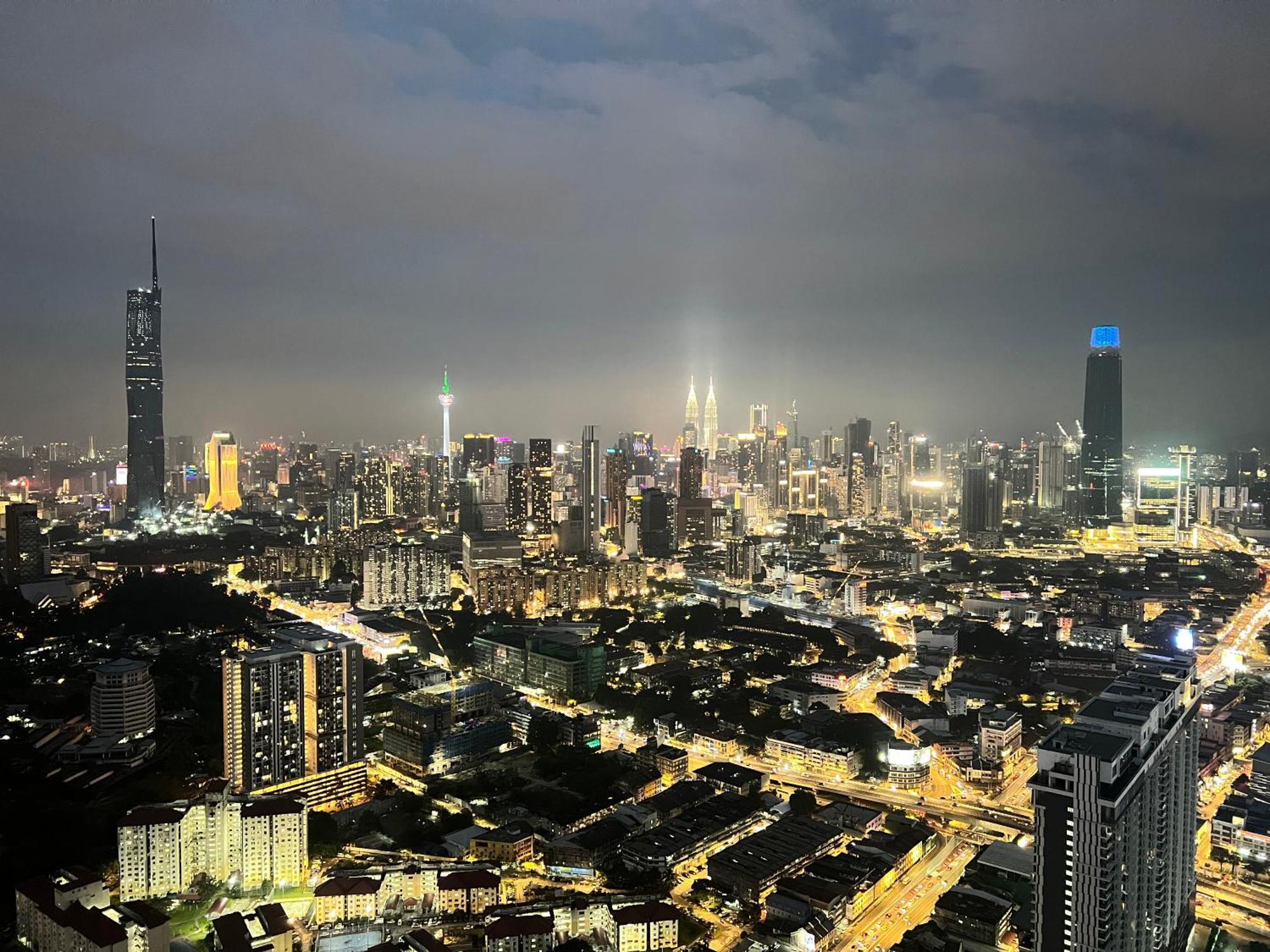 Skyscraper 65 Kl Highest Outdoor Bathtub Luxury Lavish Designer Suite Penthouse Lv65 吉隆坡 外观 照片